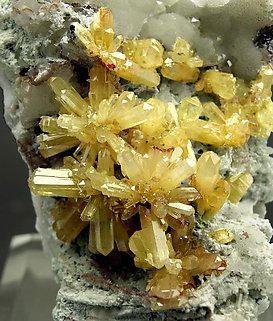 Mimetite on Smithsonite. 