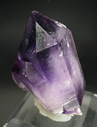 Doubly terminated Quartz (variety amethyst). Side