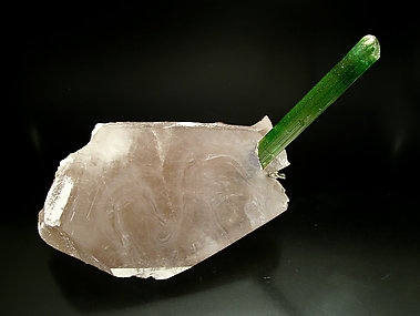 Elbaite on smoky Quartz and Albite. Side