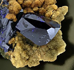 Azurite on Smithsonite. Top