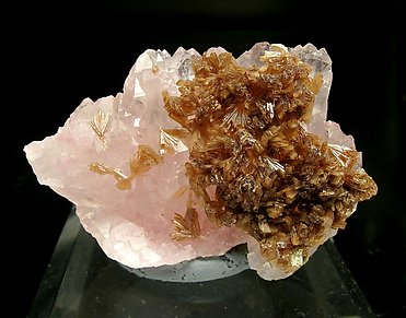 Eosphorite on Quartz (variety rose). 