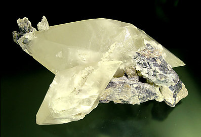 Twinned Calcite. Front