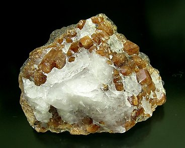 Grossular on Quartz. 