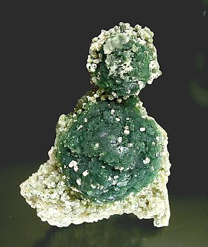 Fluorapophyllite-(K) with Celadonite inclusions. 