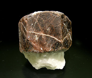 Willemite (Troostite) with Calcite. Front