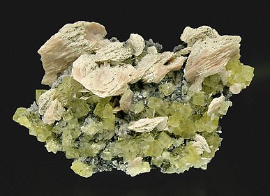 Fluorite with Baryte, Tetrahedrite and Chalcopyrite.