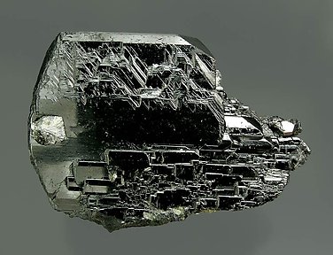 Ferberite with Muscovite and Siderite. Front