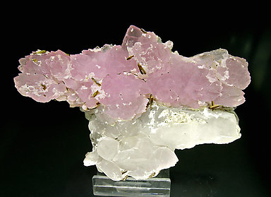 Quartz (variety rose) with Quartz and Eosphorite. 