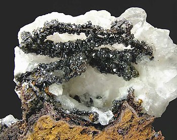 Descloizite with Calcite. 