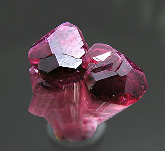 Elbaite (variety rubellite). Top