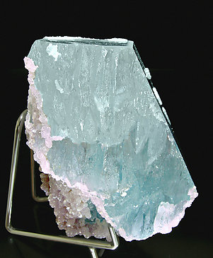 Topacio con 'lepidolita'. Vista lateral