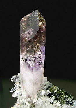 Quartz (variety amethyst) and Epidote. 