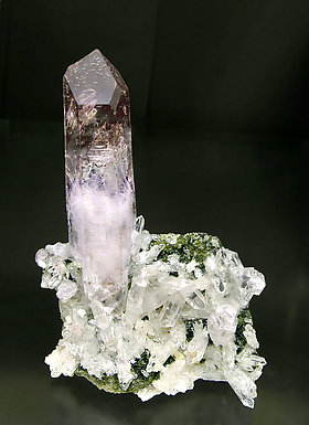 Quartz (variety amethyst) and Epidote.