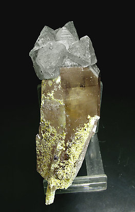 Fluorite with smoky Quartz, Mica, Pyrite and Ferberite. Front