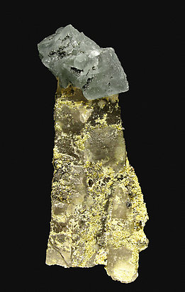 Fluorite with smoky Quartz, Mica, Pyrite and Ferberite. Side