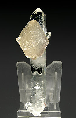 Dolomite with doubly terminated Quartz. Front