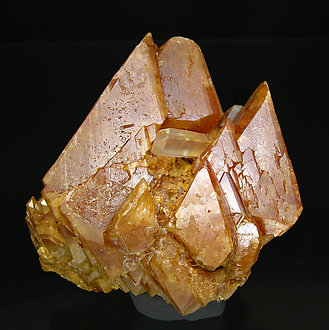 Doubly terminated Scheelite with Quartz.