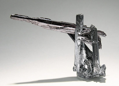 Kermesite with Stibnite. Rear