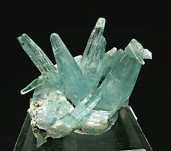 Beryl (variety aquamarine). Front