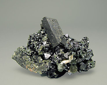 Allanite-(La) zoned with Epidote and with Magnetite. 