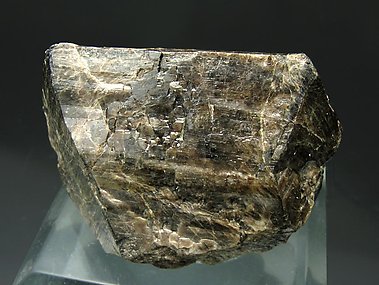 Cassiterite. Front