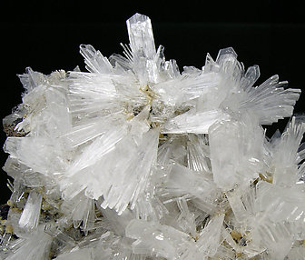 Hemimorphite with Mimetite. 