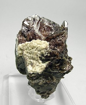 Axinite-(Fe) with Albite.