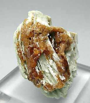 Grossular (hessonite) with Clinozoisite.