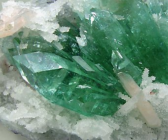 Fluorapophyllita-(K) con Stilbita. 