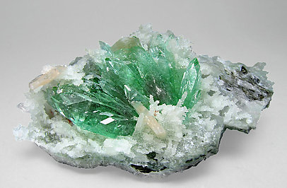 Fluorapophyllite-(K) with Stilbite. 