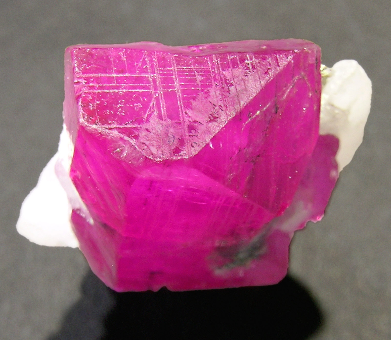 specimens/s_imagesM4/Corundum-Ruby-AB29M4t.jpg