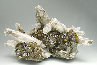 Quartz with Andradite. Front