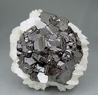 Sphalerite with Calcite.