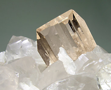 Topaz with Quartz, Cleavelandite, Moscovite and Fluorite. 