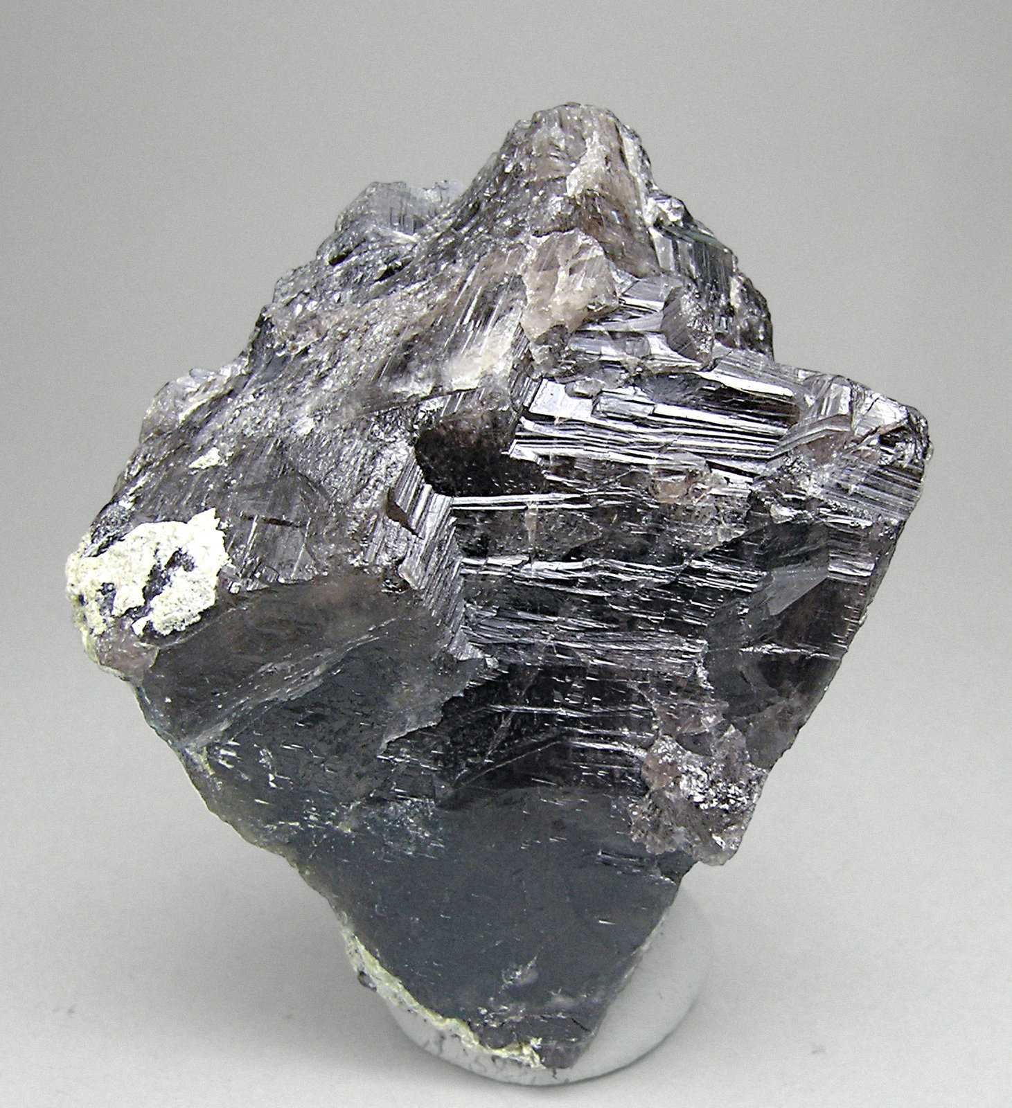 specimens/s_imagesM5/Axinite_Mn-RQ16M5.jpg