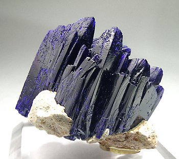 Azurite. Front