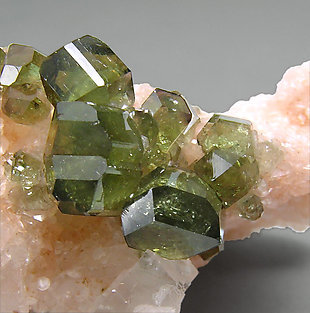 Fluor-uvite with Magnesite and Calcite. 