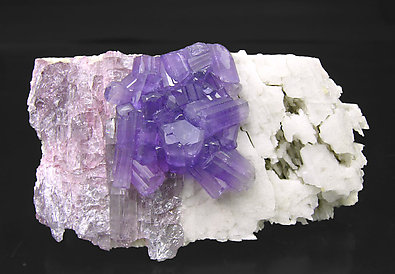 Fluorapatito con Orthoclasa. 
