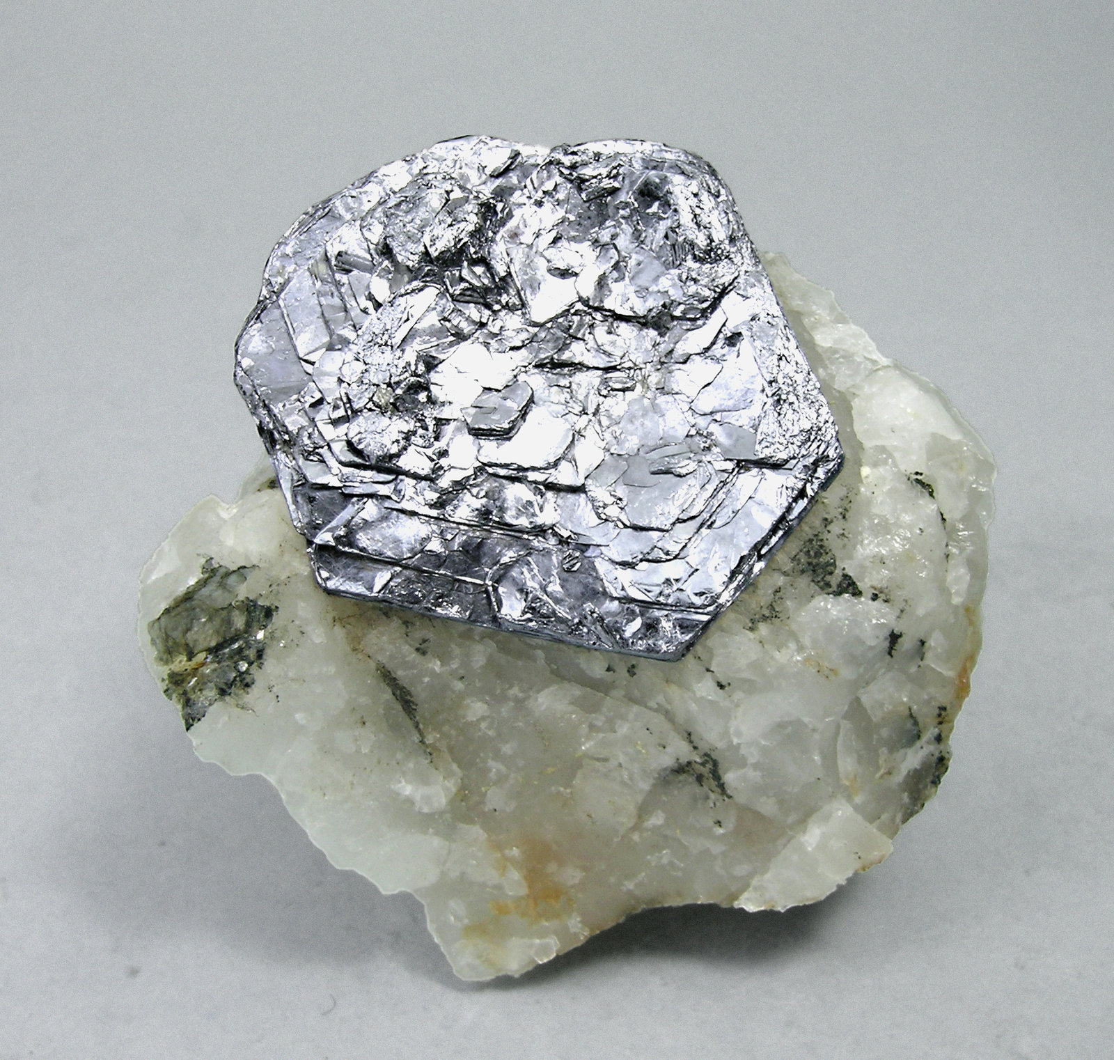 specimens/s_imagesM6/Molibdenite-AG46M6.jpg