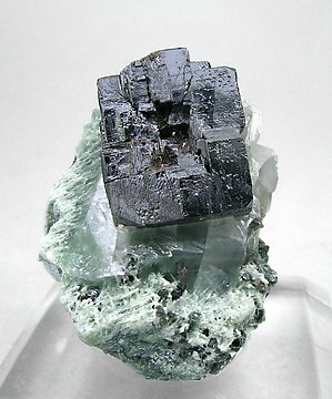 Perovskite with Clinochlore and Calcite.