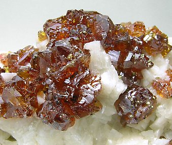 Esfalerita con Dolomita, Calcopirita y Pirita. 