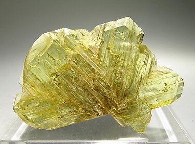 Twinned Chrysoberyl. Front