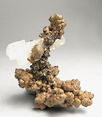 Cobre nativo con Calcita. Vista frontal