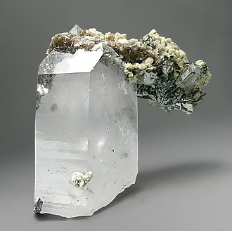 Quartz with Arsenopyrite, Muscovite and Siderite.