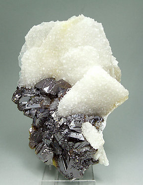 Sphalerite with Baryte and Quartz. 