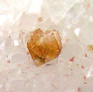 Svanbergite with Magnesite and Fluor-uvite. 