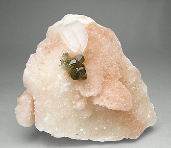 Fluor-uvite with Quartz, Magnesite and Calcite. Rear