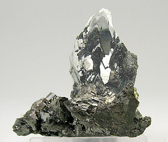 Enargite with Pyrite and Quartz. Side