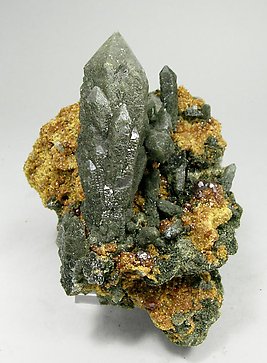 Quartz prase with Andradite. Side