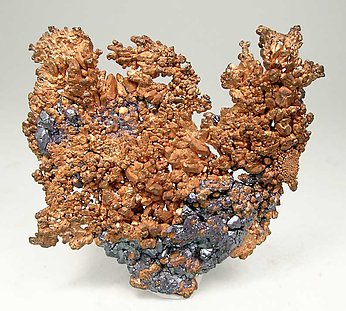 Cobre nativo con Cuprita. Vista frontal
